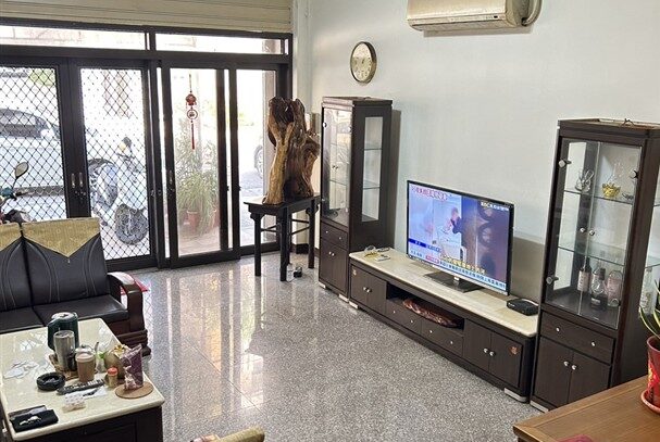 33萬 大園區 大園市區透天店面(有電梯)